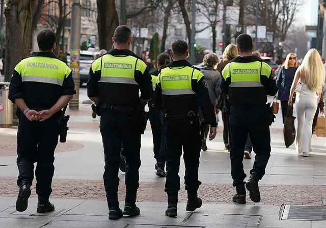 Detenido un policía municipal de Bilbao por agredir a su pareja