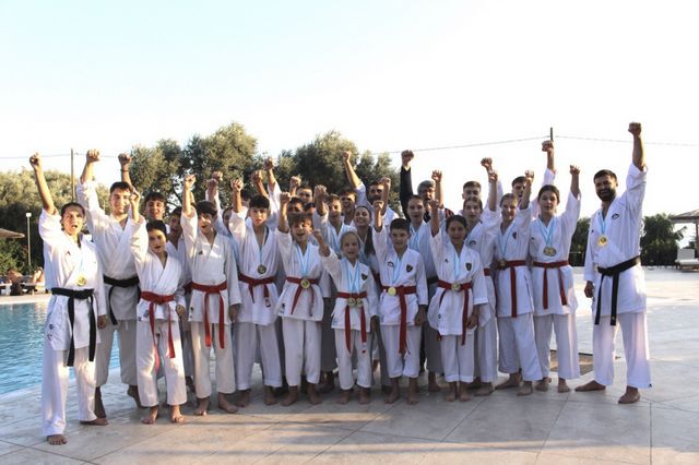 Zece medalii cucerite de sportivi din Republica Moldova la Campionatul Mondial de karate shotokan printre seniori și tineret