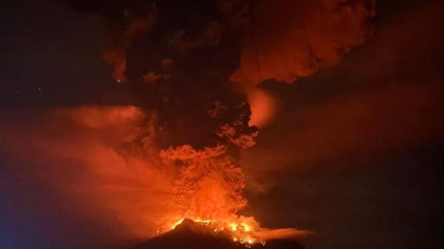 Alertă de tsunami în Indonezia și Australia, după erupțiile vulcanului Ruang