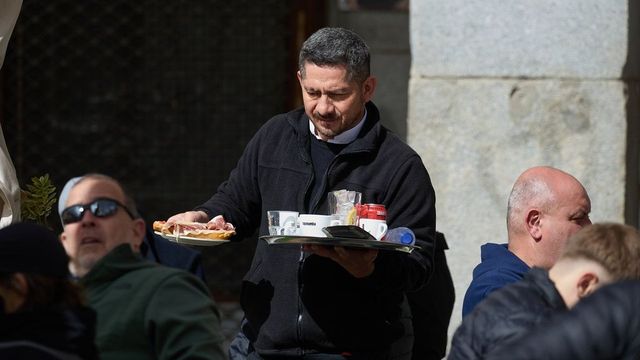 El paro baja en 48.920 personas en junio, hasta su menor nivel en 17 años