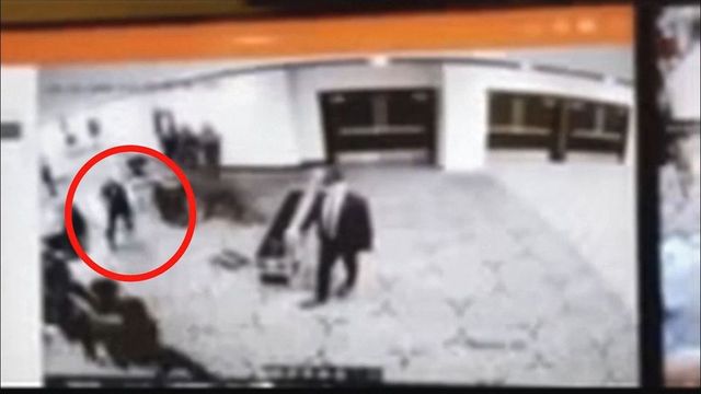 Střelce z galavečeře obvinili z pokusu o atentát na Trumpa