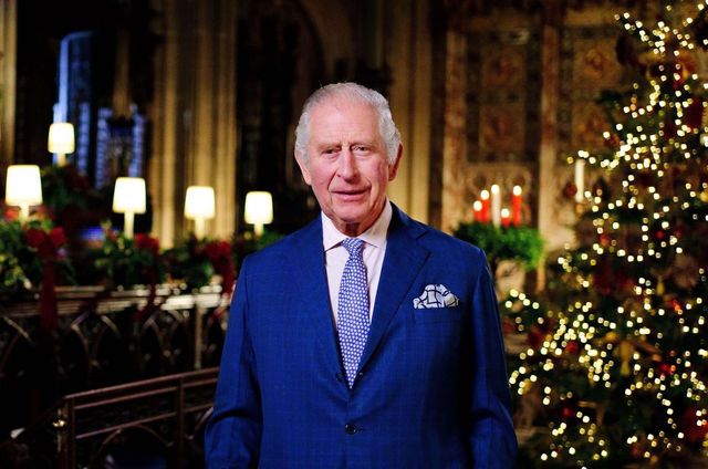 Regele Charles îi aduce un omagiu mamei sale, Regina Elisabeta, în mesajul său de Crăciun