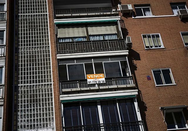 La carga fiscal de vender una vivienda en España supera el 60% de su precio inicial
