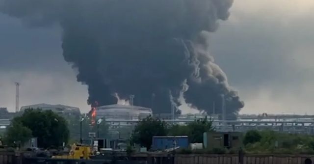Ukrajinské drony udeřily na Petrohrad, zasáhly ropný terminál
