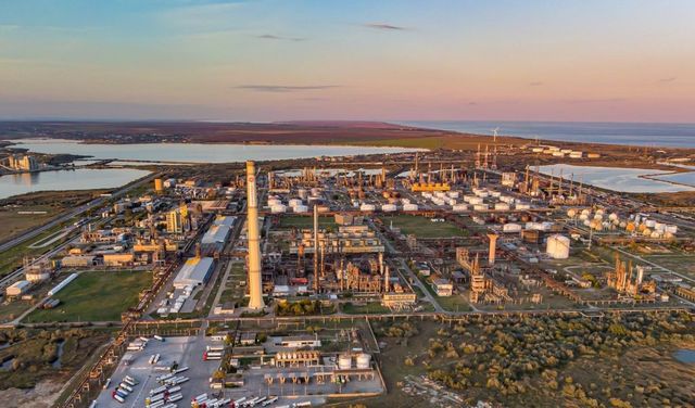 Rafinăriile Petromidia și Vega vor fi redeschise după finalizarea cu succes a reviziei planificate