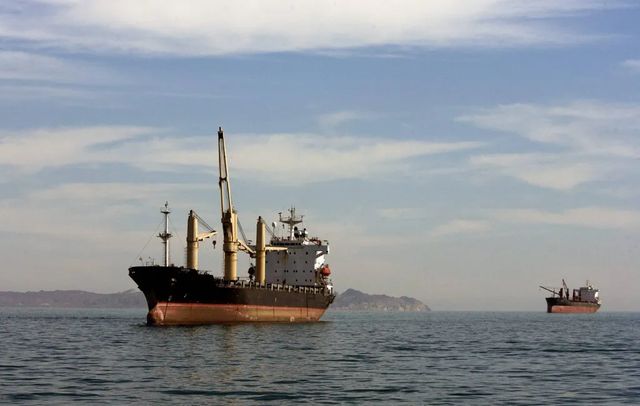 Trump manda marines e altre navi, non escluso un assalto all'isola di Kharg