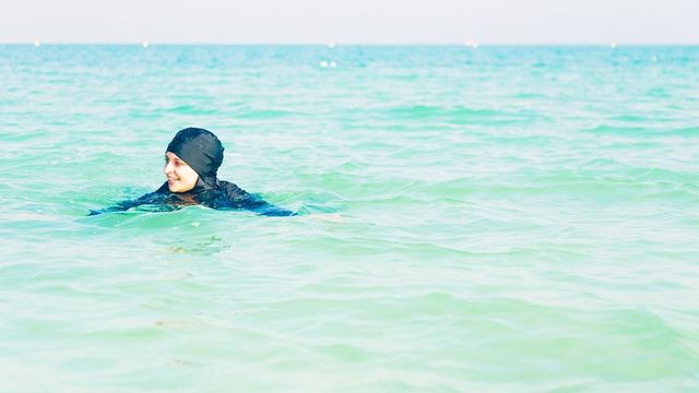 La alcaldesa de Ripoll prohíbe el burkini en la piscina municipal