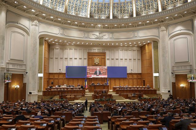 Moțiunea de cenzură împotriva Guvernului Ciolacu va fi votată astăzi în Parlament