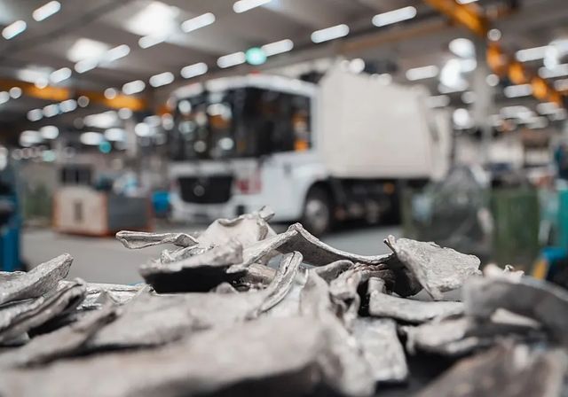 Así es el camión de basura fabricado con materiales reciclados