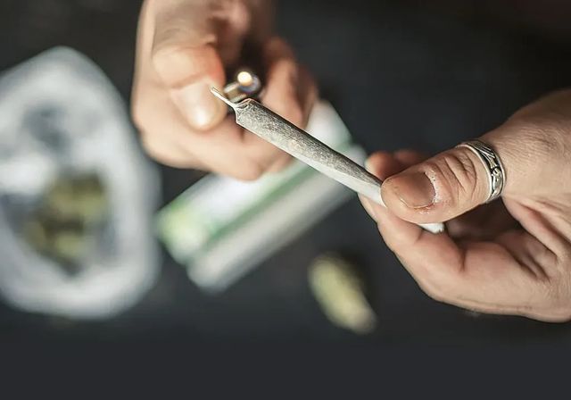 El infierno al lado de mi hija adicta: «Veinte porros al día, cocaína... Temía que la Policía me llamara para decirme que estaba muerta»