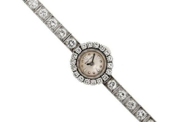 Ceasul Zoiei Ceaușescu, cu 54 de diamante, scos la licitație. Care e prețul de pornire