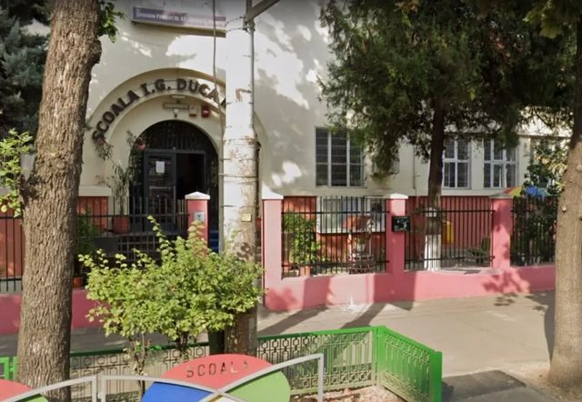 O școală din București s-ar putea muta într-o clădire de birouri, cât timp sediul va fi reconsolidat