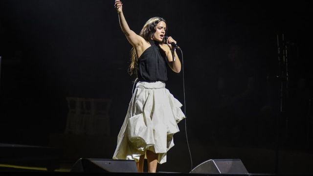 Rosalía actúa por sorpresa en el concierto Manifest x Palestina de Barcelona