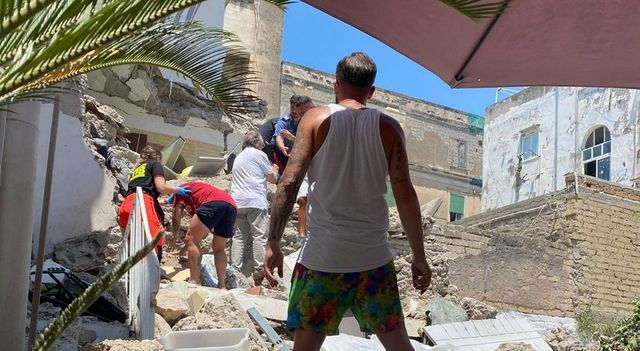 Esplosione a Torre del Greco, almeno un ferito