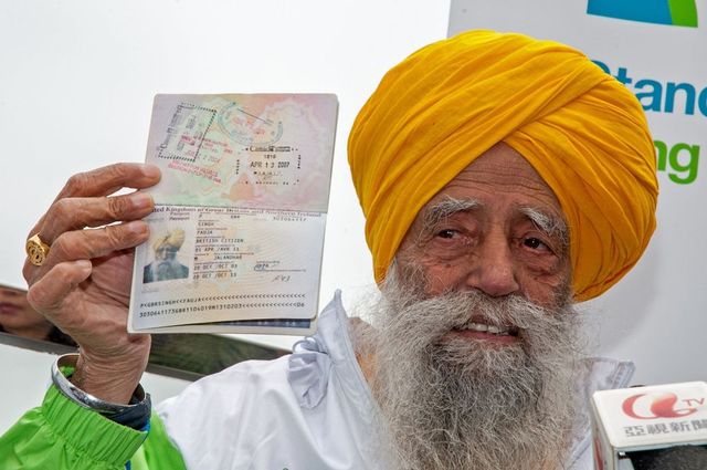 Cel mai bătrân maratonist din lume a murit la vârsta de 114 ani după ce l-a lovit mașina, în India