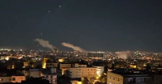 Izrael uvedl, že v odvetě zahájil v Libanonu údery na cíle spojené s Hizballáhem