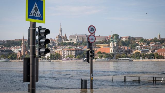 Emelkedik a vízszint a Dunán, korlátozzák a villamosforgalmat, a 2-es metró péntektől nem áll meg a Batthyány téren