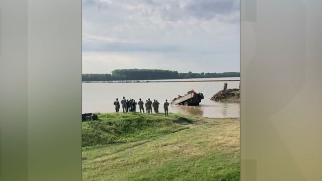 Un blindat Piranha 3 al Armatei s-a scufundat în Dunăre, în timpul unui exercițiu NATO