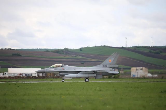 Trei F-16 luate de la norvegieni, în România