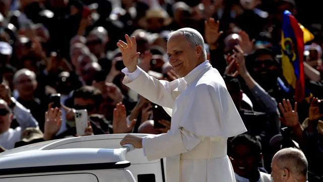 El Papa llama a «desarmar la inteligencia artificial en su primera encíclica