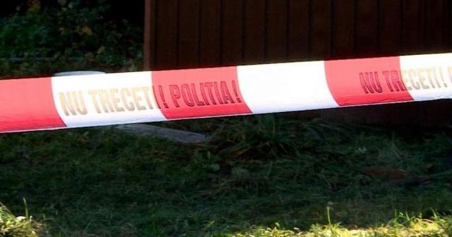 Un bărbat din Bacău a încercat să se sinucidă după ce și-a înjunghiat mortal soția și cumnata