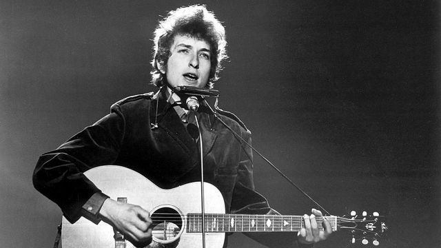 Ciorne dactilografiate ale unui hit de Bob Dylan, cu adnotările cântărețului, vândute la un preț record