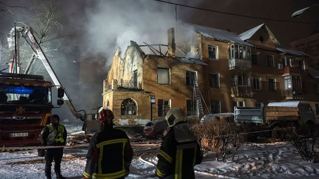 Rusia ataca a Ucrania con un misil balístico hipersónico y mata a cuatro personas