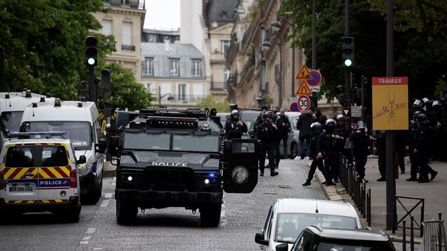 Man with grenade and explosives vest at Iranian consulate in Paris arrested