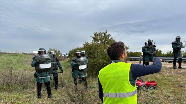 Herido de una pedrada un Guardia Civil en las protestas de agricultores en Badajoz