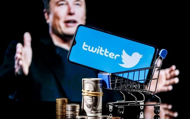 Elon Musk iese la atac și dă în judecată Twitter
