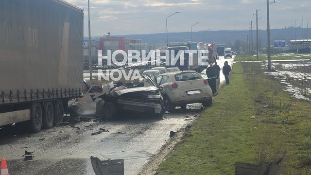 При катастрофа в Русе са пострадали двама души, съобщиха от полицията