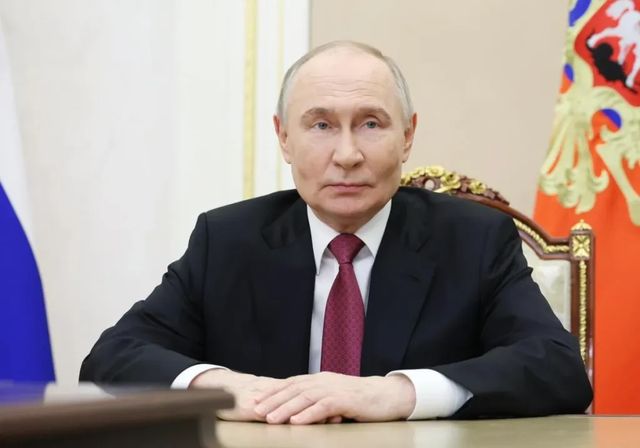 El Kremlin evita elevar el tono en su respuesta a Trump tras llamar “loco” a Putin