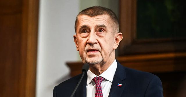 Pavel na summit NATO nepojede, řekl Babiš. Prezident o tom nic neví