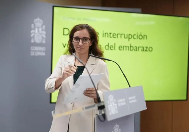 El Gobierno propone blindar el derecho al aborto en la Constitución