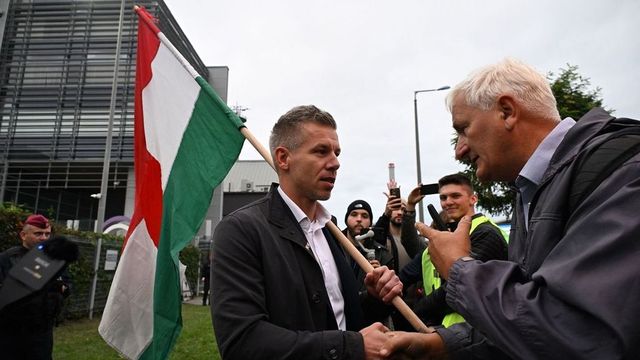 Menczer Tamás: Az Orbán-kormány megbecsüli az időseket, Magyar Péter büdösnek tartja őket