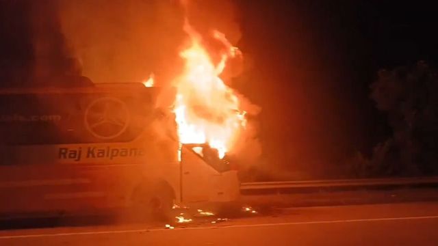 Several feared dead after moving bus catches fire on Yamuna Expressway