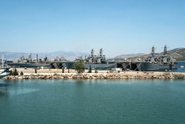 Doi români arestați în Grecia pentru spionaj la baza navală Salamina
