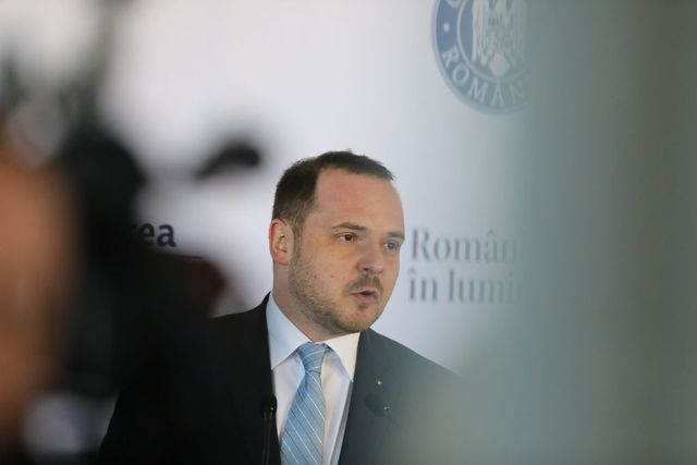 Rogobete îl acuză pe Vlad Voiculescu că i-a copiat ideea ca România să primească medicamente inovative în plata datoriei către Pfizer