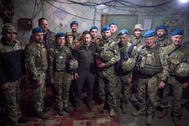 Зеленски посети фронта в Донецка област