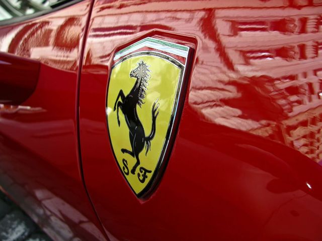 Ferrari a lansat primul său model complet electric, Luce, într-un pariu riscant pentru viitorul mărcii