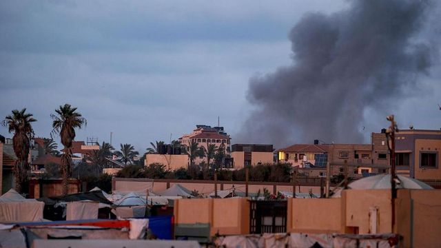 Gaza: raid israeliano su moschea, i morti sono 21