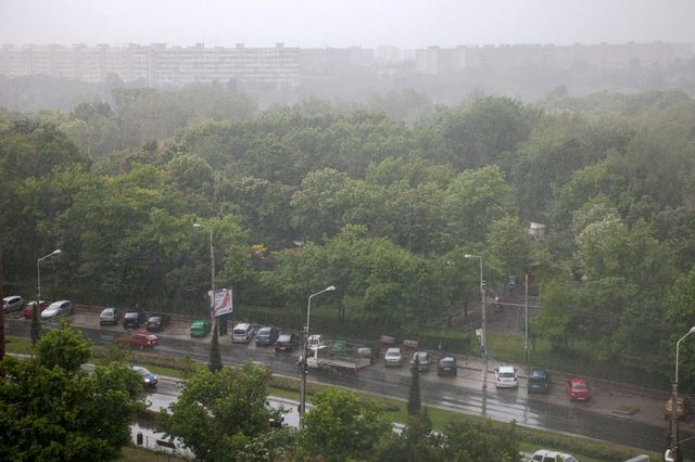 Vreme instabilă în București în următoarele zile: Averse, descărcări electrice și condiții de grindină