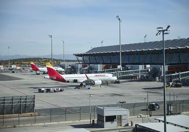 Competencia se desmarca de Aena y pide rebajar las tarifas aeroportuarias durante el próximo lustro