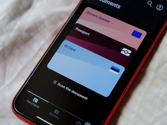ROWallet pune buletinul, permisul și diplomele în telefon