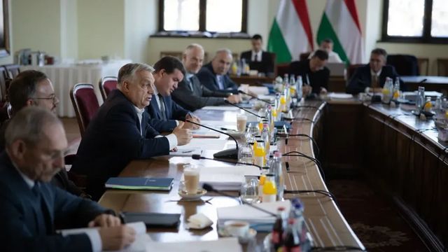 Nyilvánosságra hozzák az Orbán-kormányok titkosított döntéseit
