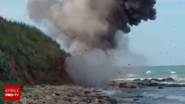 Mină marină descoperită pe plaja dintre Vama Veche și 2 Mai, detonată de scafandrii militari