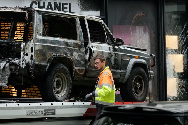 Parigi, colpo grosso da Chanel sui Champs-Elysées: ladri in fuga con un bottino da 10 milioni