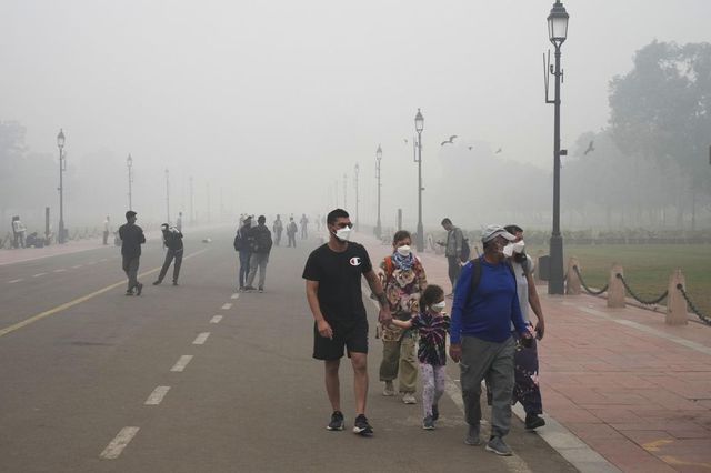 India: lo smog a Delhi 60 volte i limiti Oms, scuole chiuse