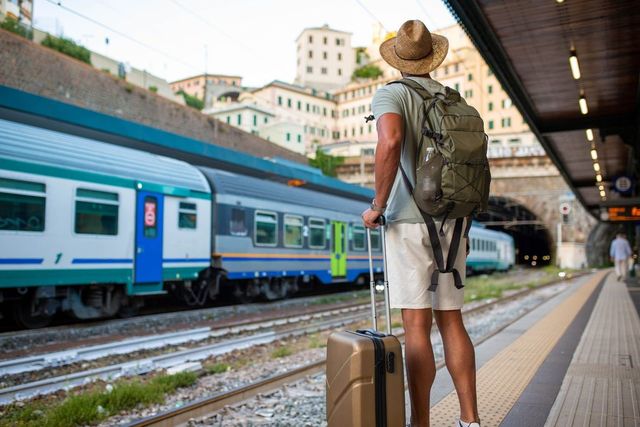 Sciopero a Milano il 18 luglio 2024, a rischio i mezzi Atm e i treni: gli orari di bus, metro e tram