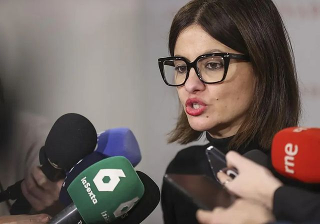 Sira Rego propone que el Gobierno elimine todas sus cuentas de X